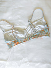 Load image into Gallery viewer, Sample Blossom Retro Top