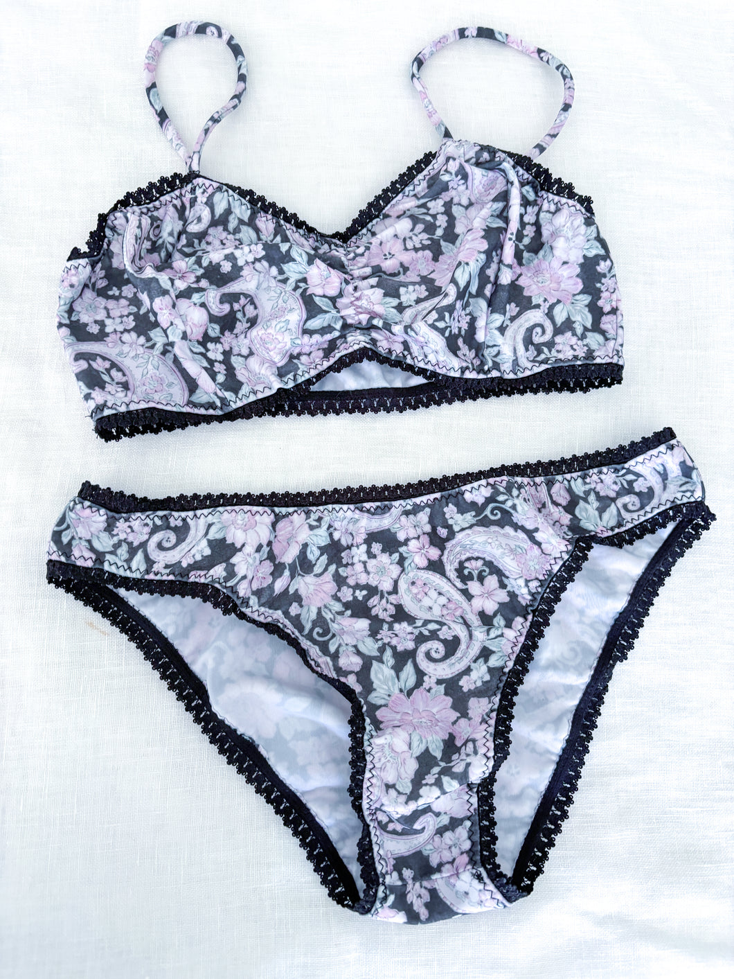 Sample Sunrise black intimates SET