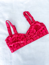 Load image into Gallery viewer, Sample Carioca Vintage top in Hibiscus
