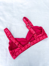 Load image into Gallery viewer, Sample Carioca Vintage top in Hibiscus
